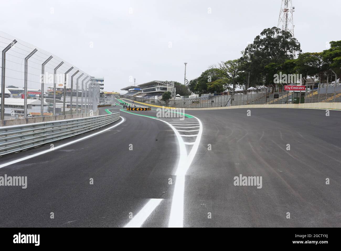 Neue Einfahrt in die Boxengasse. Großer Preis von Brasilien, Donnerstag, 6. November 2014. Sao Paulo, Brasilien. Stockfoto