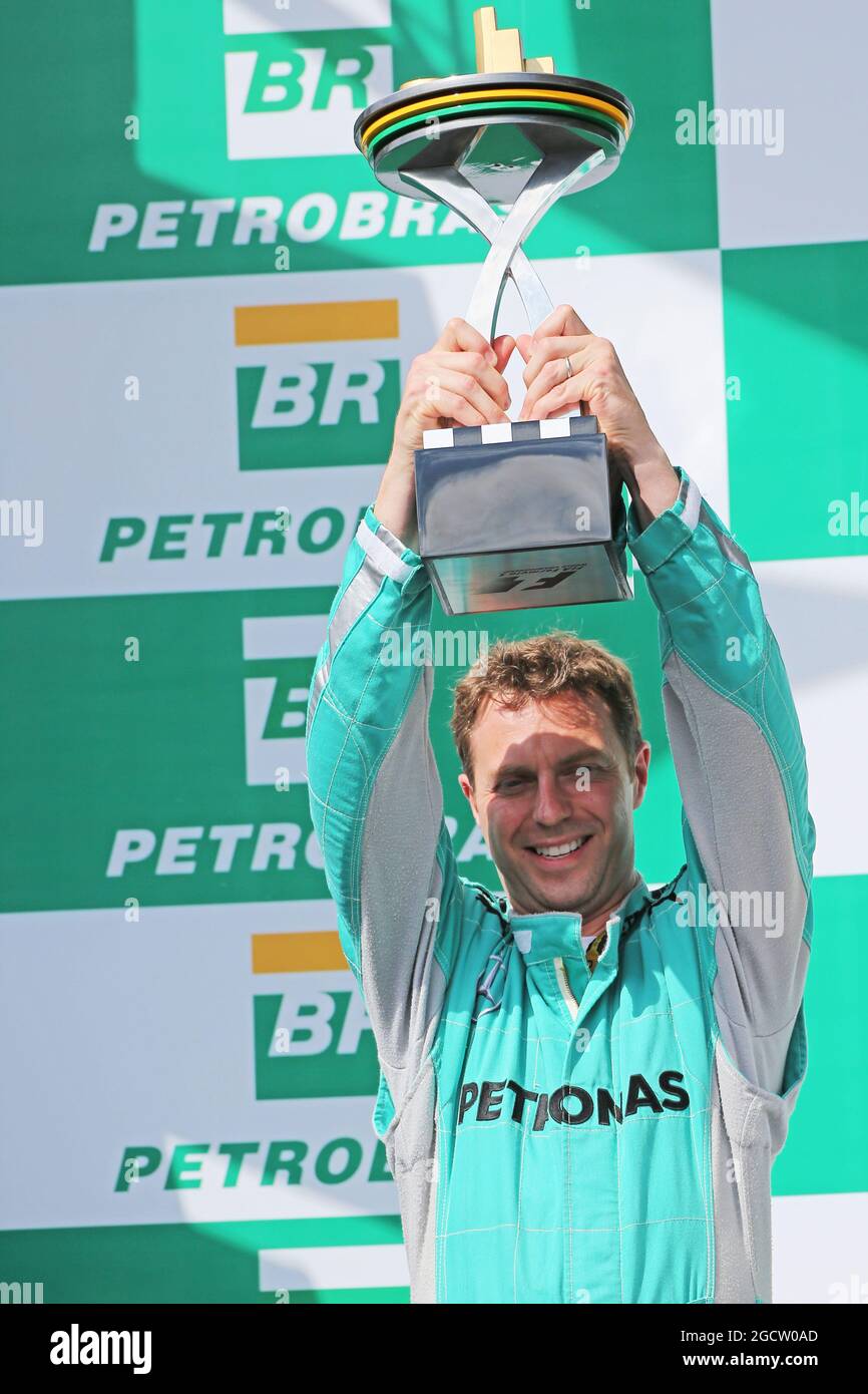 Matt Deane (GBR) Mercedes AMG F1 Race Engineer feiert auf dem Podium. Großer Preis von Brasilien, Sonntag, 9. November 2014. Sao Paulo, Brasilien. Stockfoto