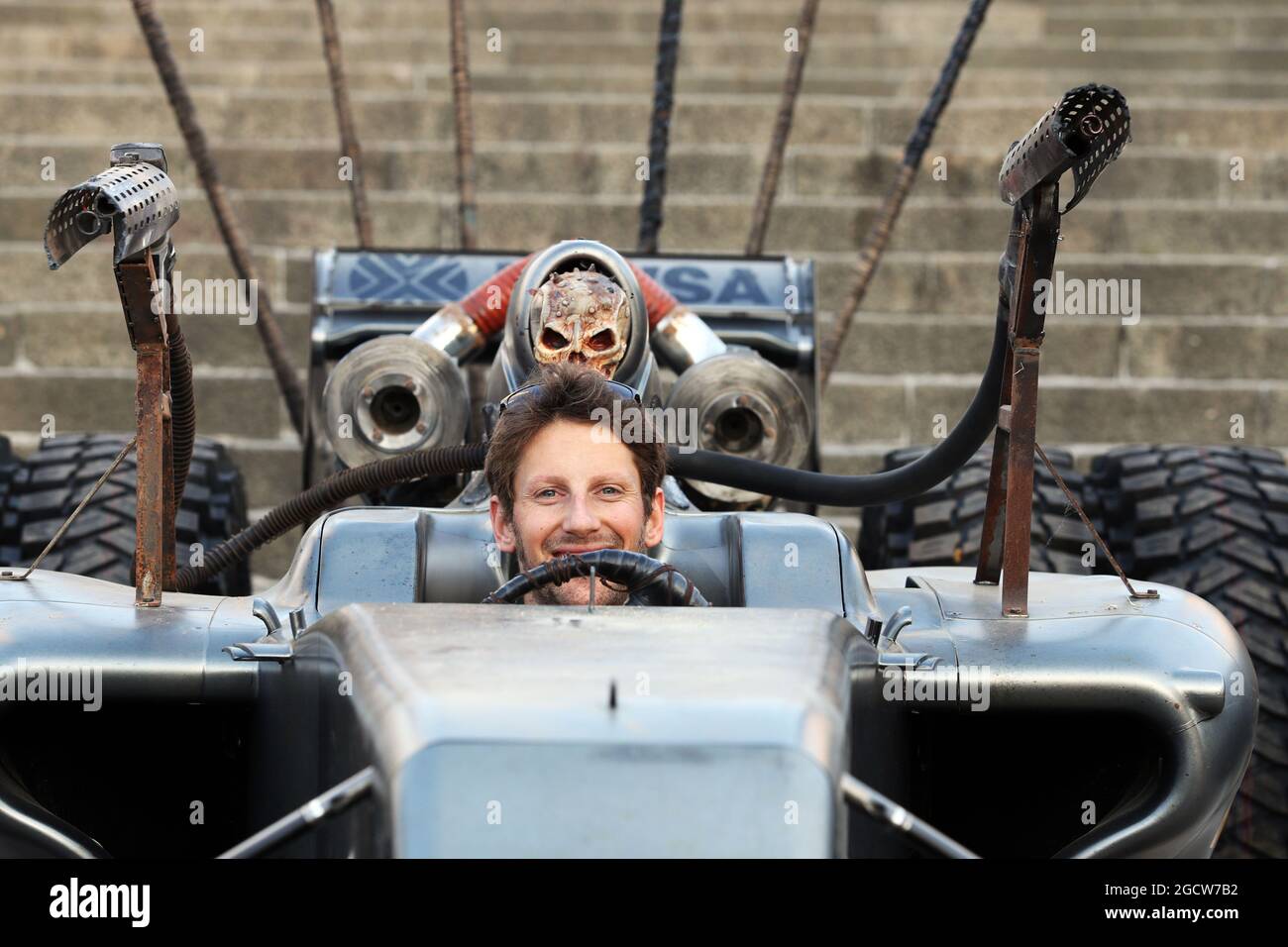 Romain Grosjean (FRA) Lotus F1 Team mit speziellen Rennen Overalls und Auto Lackierung, um den Film Mad Max: Fury Road zu promoten. Großer Preis von Spanien, Freitag, 8. Mai 2015. Barcelona, Spanien. Stockfoto