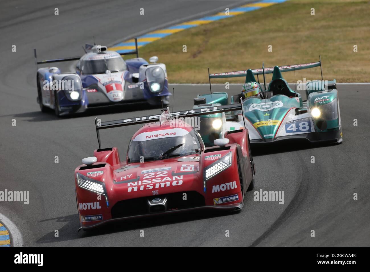 Harry Tincknell (GBR) / Michael Krumm (GER) / Alex Buncombe (GBR) #22 Nissan Motorsports Nissan GT-R LM Nismo - Hybrid. FIA-Langstrecken-Weltmeisterschaft, 24 Stunden von Le Mans - Rennen, Samstag, 13. Juni 2015. Le Mans, Frankreich. Stockfoto