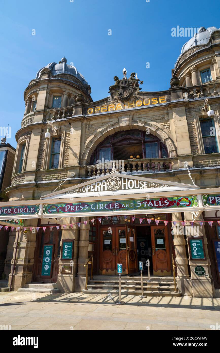 Buxton Opera House, Derbyshire, England. Ein wunderschönes historisches Gebäude in der belebten Kurstadt Buxton. Stockfoto
