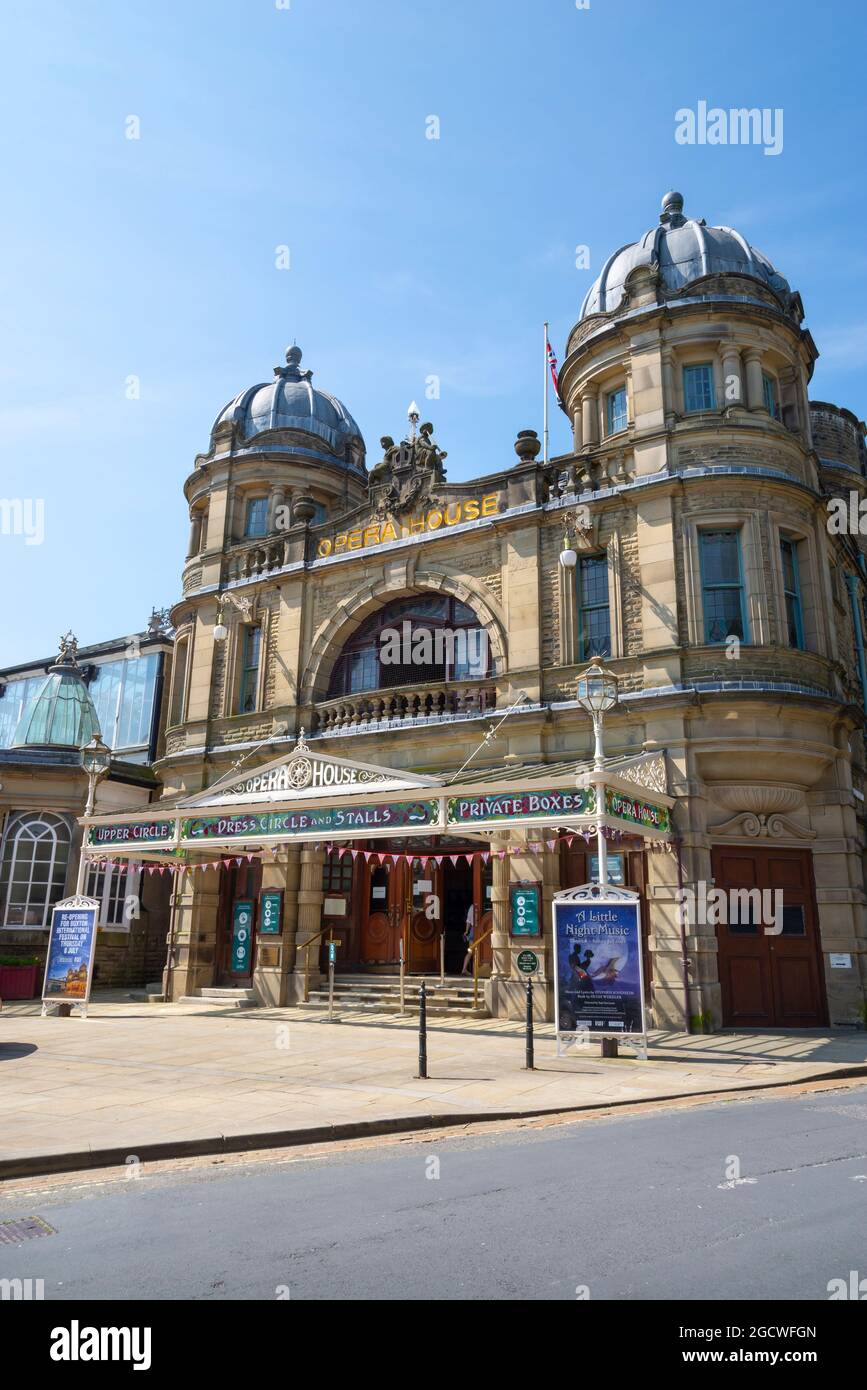 Buxton Opera House, Derbyshire, England. Ein wunderschönes historisches Gebäude in der belebten Kurstadt Buxton. Stockfoto