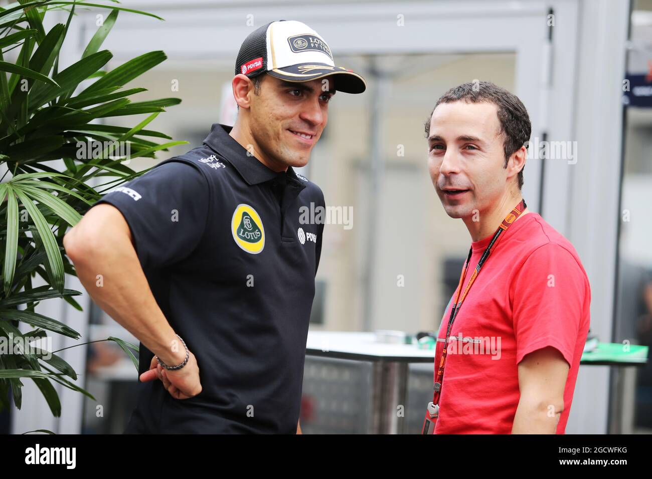 (L bis R): Pastor Maldonado (EHRW.) Lotus F1 Team mit Nicolas Todt (FRA) Driver Manager. Großer Preis der Vereinigten Staaten, Donnerstag, 22. Oktober 2015. Circuit of the Americas, Austin, Texas, USA. Stockfoto