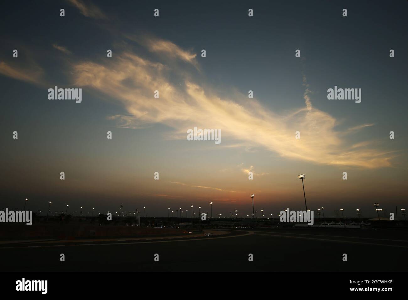 Bei wenig Licht landschaftlich reizvolle Action. FIA-Langstrecken-Weltmeisterschaft, Runde 8, Samstag, 21. November 2015. Sakhir, Bahrain. Stockfoto