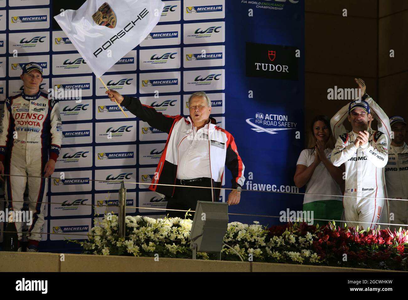 Porsche feiert auf dem Podium. FIA-Langstrecken-Weltmeisterschaft, Runde 8, Samstag, 21. November 2015. Sakhir, Bahrain. Stockfoto