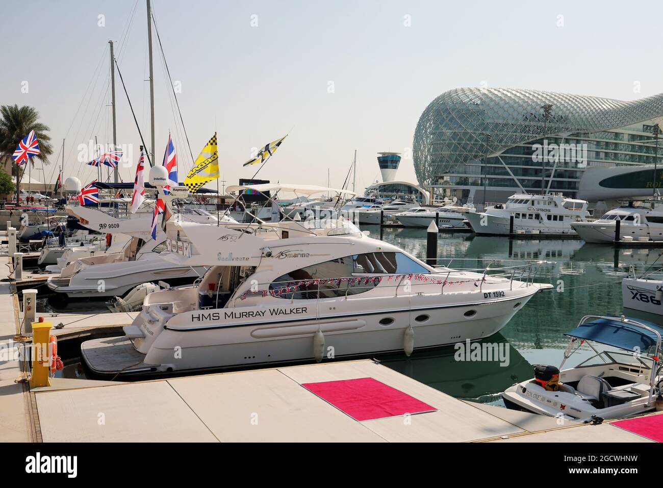 Die HMS Murray Walker mit anderen Booten im Hafen. Abu Dhabi Grand Prix, Donnerstag, 26. November 2015. Yas Marina Circuit, Abu Dhabi, VAE. Stockfoto