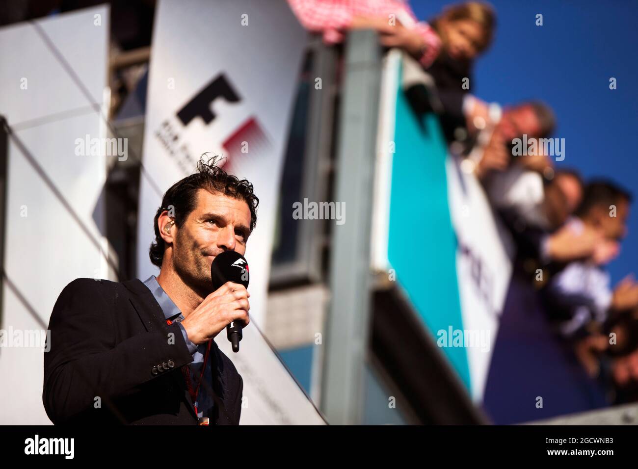 Mark Webber (AUS) Porsche Team WEC Driver / Channel 4 Presenter auf dem Podium. Großer Preis von Australien, Sonntag, 20. März 2016. Albert Park, Melbourne, Australien. Stockfoto