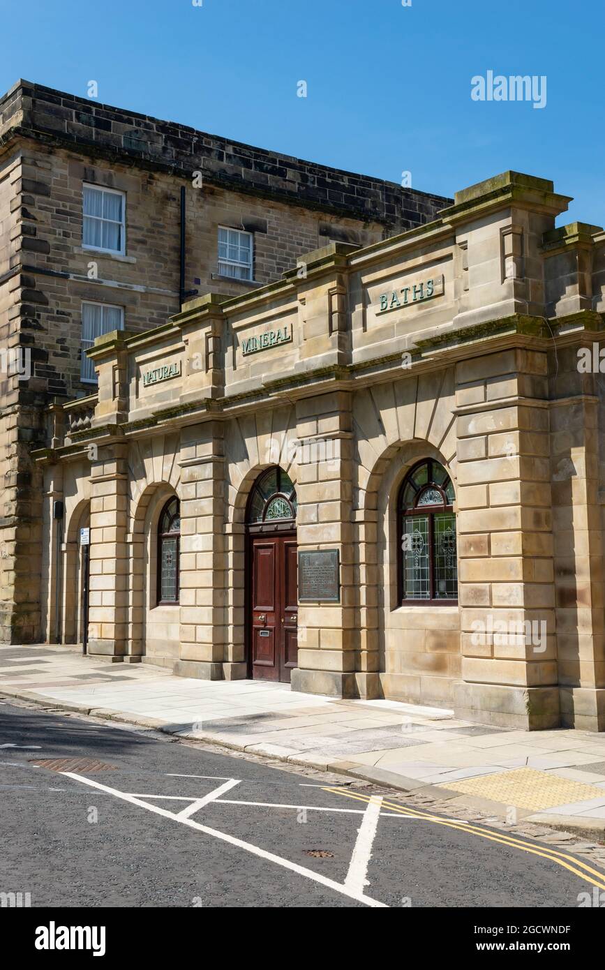 Die natürlichen Mineralbäder im Crescent, Buxton, Derbyshire, England. Stockfoto
