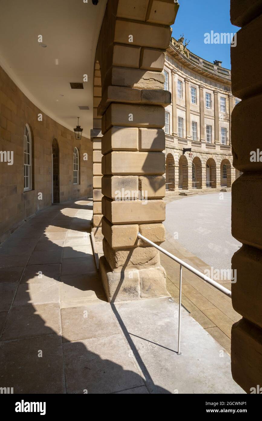 Der neu restaurierte Halbmond in Buxton, Derbyshire, England. Juni 2021. Stockfoto