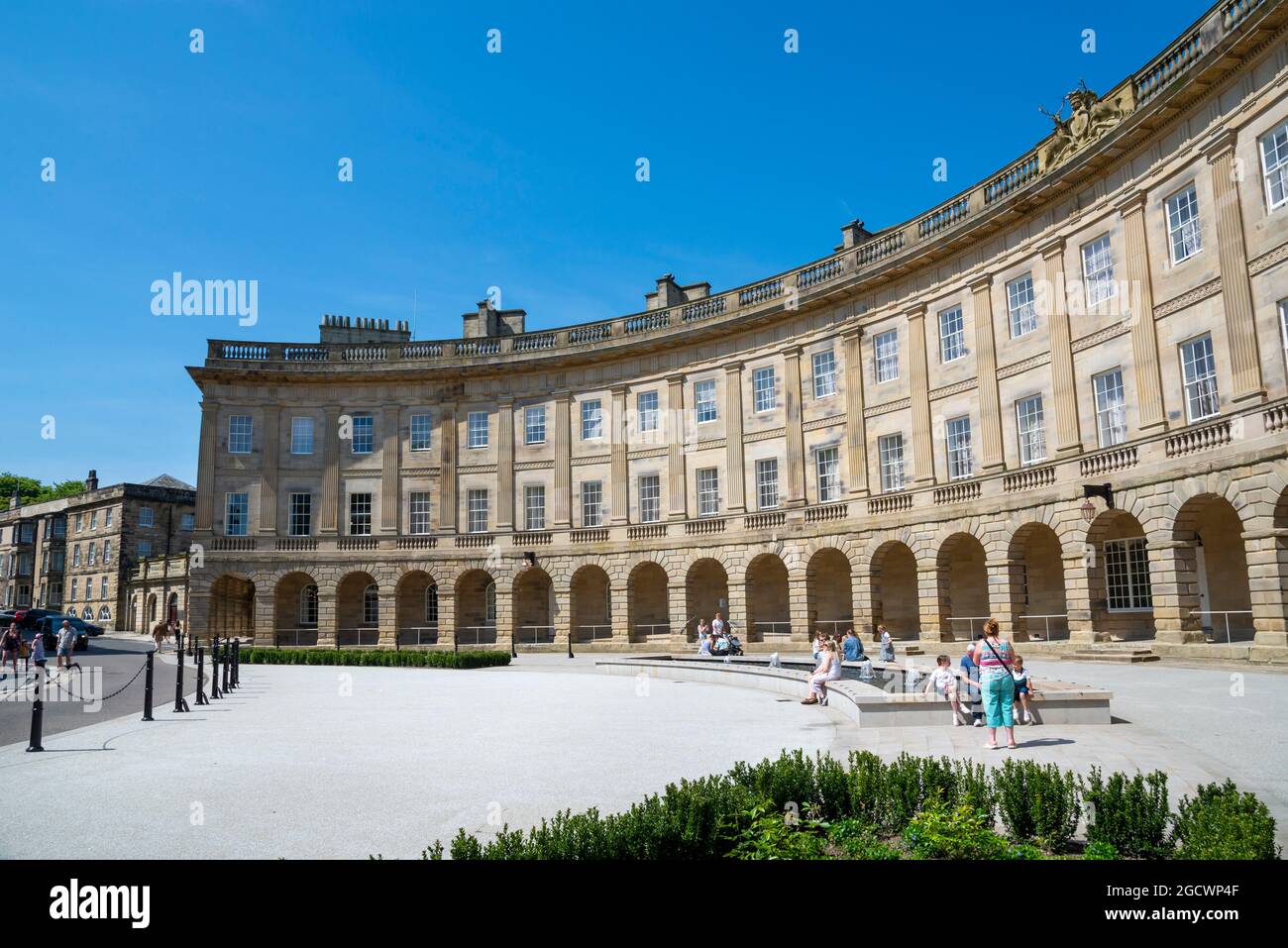Der neu restaurierte Halbmond in Buxton, Derbyshire, England. Juni 2021. Stockfoto