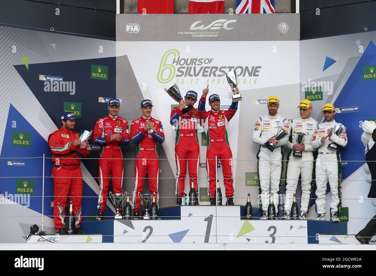 LMGTE Pro Podium (L bis R): Gianmaria Bruni (ITA) / James Calado (GBR) #51 AF Corse Ferrari F488 GTE, Sekunde; Davide Rigon (FRA) / Sam Bird (GBR) #71 AF Corse Ferrari F488 GTE, First, Marino Franchitti (GBR) / Andy Priaulx (GBR) / Harry Tincknell (GBR) #67 Ford Chip Ganassi Team UK Ford GT, Third. FIA-Langstrecken-Weltmeisterschaft, Runde 1, Sunsay 17. April 2016. Silverstone, England. Stockfoto