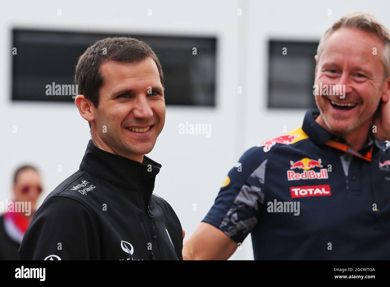 (L bis R): Remi Taffin (FRA) Technischer Direktor für Renault Sport F1-Motoren mit Jonathan Wheatley (GBR) Red Bull Racing Team Manager. Großer Preis von Spanien, Samstag, 14. Mai 2016. Barcelona, Spanien. Stockfoto