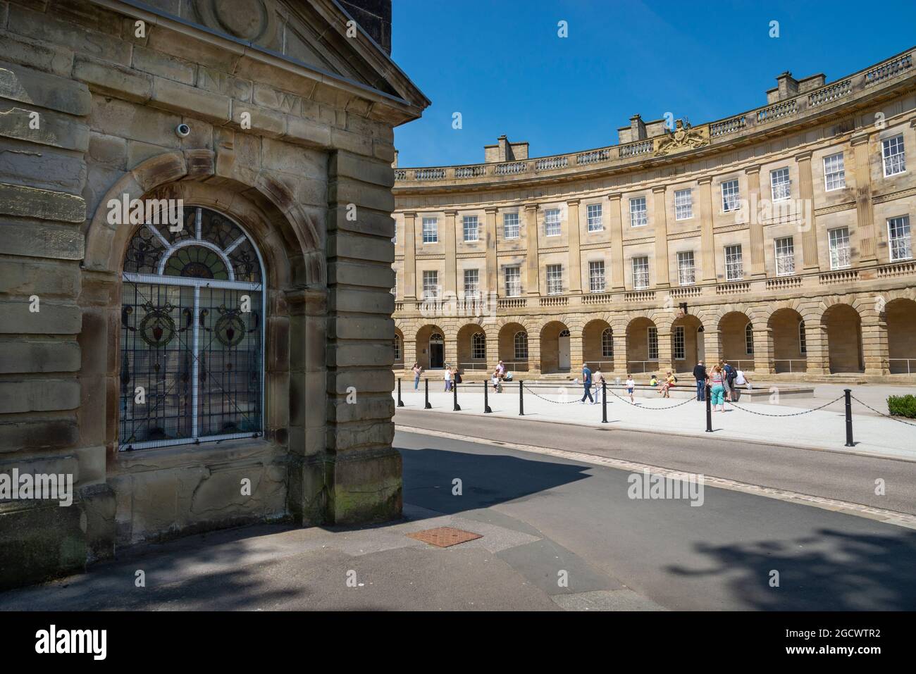 Der neu restaurierte Halbmond in Buxton, Derbyshire, England. Juni 2021. Stockfoto