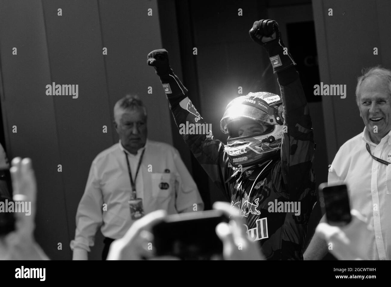 Rennsieger Max Verstappen (NLD) Red Bull Racing feiert im Parc Ferme. Großer Preis von Spanien, Sonntag, 17. Mai 2016. Barcelona, Spanien. Stockfoto