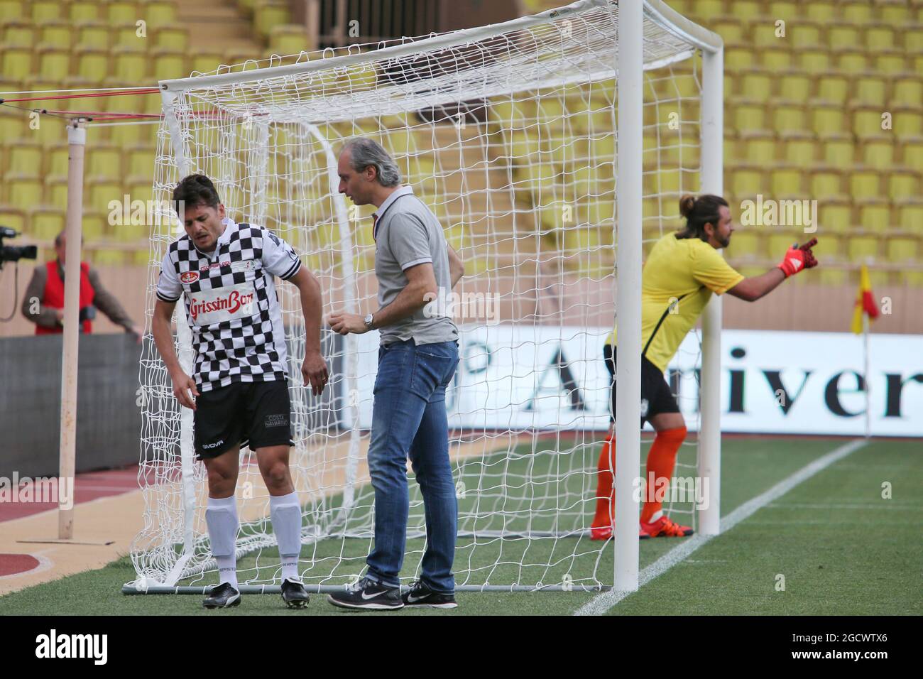 Giancarlo Fisichella (ITA) Ferrari Dritter Fahrer bei einem wohltätigen Fußballspiel. Großer Preis von Monaco, Dienstag, 24. Mai 2016. Monte Carlo, Monaco. Stockfoto