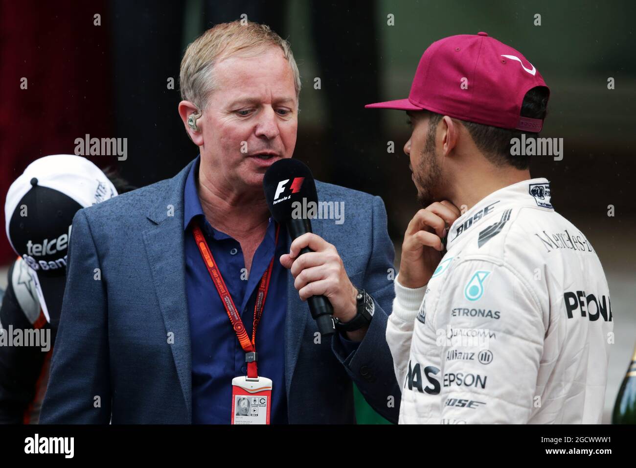 (L bis R): Martin Brundle (GBR) Sky Sports-Kommentator mit Lewis Hamilton (GBR) Mercedes AMG F1 auf dem Podium. Großer Preis von Monaco, Sonntag, 29. Mai 2016. Monte Carlo, Monaco. Stockfoto