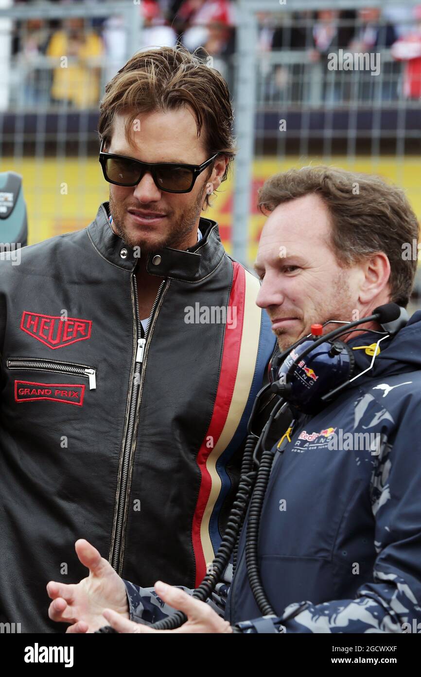 Christian Horner (GBR) Red Bull Racing Teamchef mit Tom Brady (USA) New England Patriots Quarterback am Start. Großer Preis von Kanada, Sonntag, 12. Juni 2016. Montreal, Kanada. Stockfoto