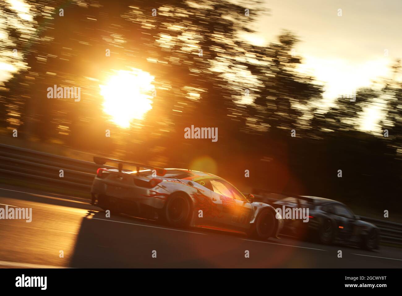 Weng Sun Mok (Mal) / Rob Bell (GBR) / Keita Sawa (JPN) #61 Clearwater Racing Ferrari 458 Italia GT2. FIA-Langstrecken-Weltmeisterschaft, Le Mans 24 Stunden - Rennen, Samstag, 18. Juni 2016. Le Mans, Frankreich. Stockfoto