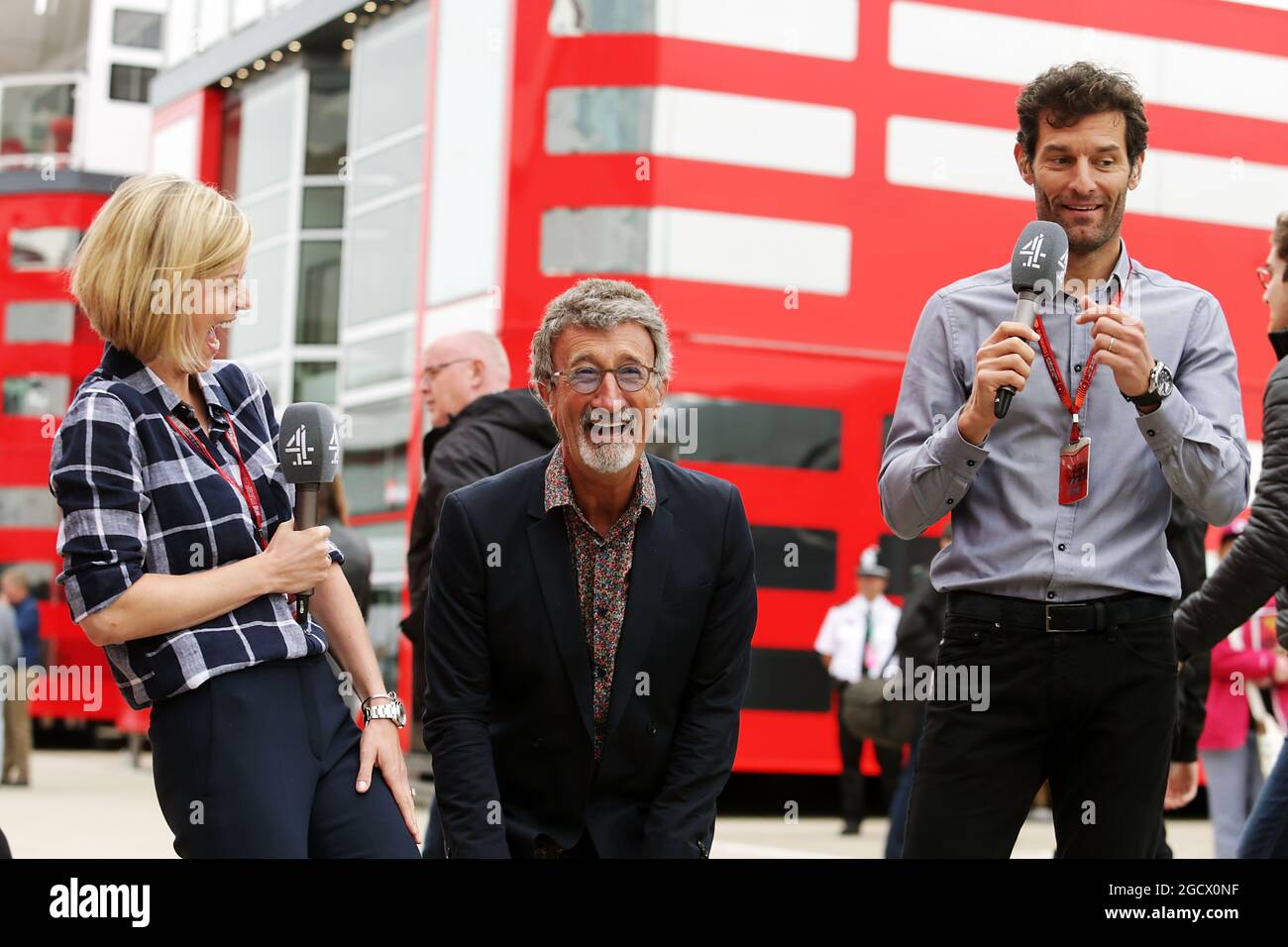 (L bis R): Susie Wolff (GBR) Channel 4 Expert Analyst mit Eddie Jordan (IRE) und Mark Webber (AUS) Porsche Team WEC Driver / Channel 4 Presenter. Großer Preis von Großbritannien, Samstag, 9. Juli 2016. Silverstone, England. Stockfoto