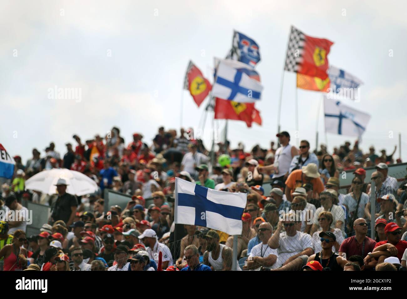 Finnische Fans und Flaggen. Großer Preis von Ungarn, Sonntag, 24. Juli 2016. Budapest, Ungarn. Stockfoto
