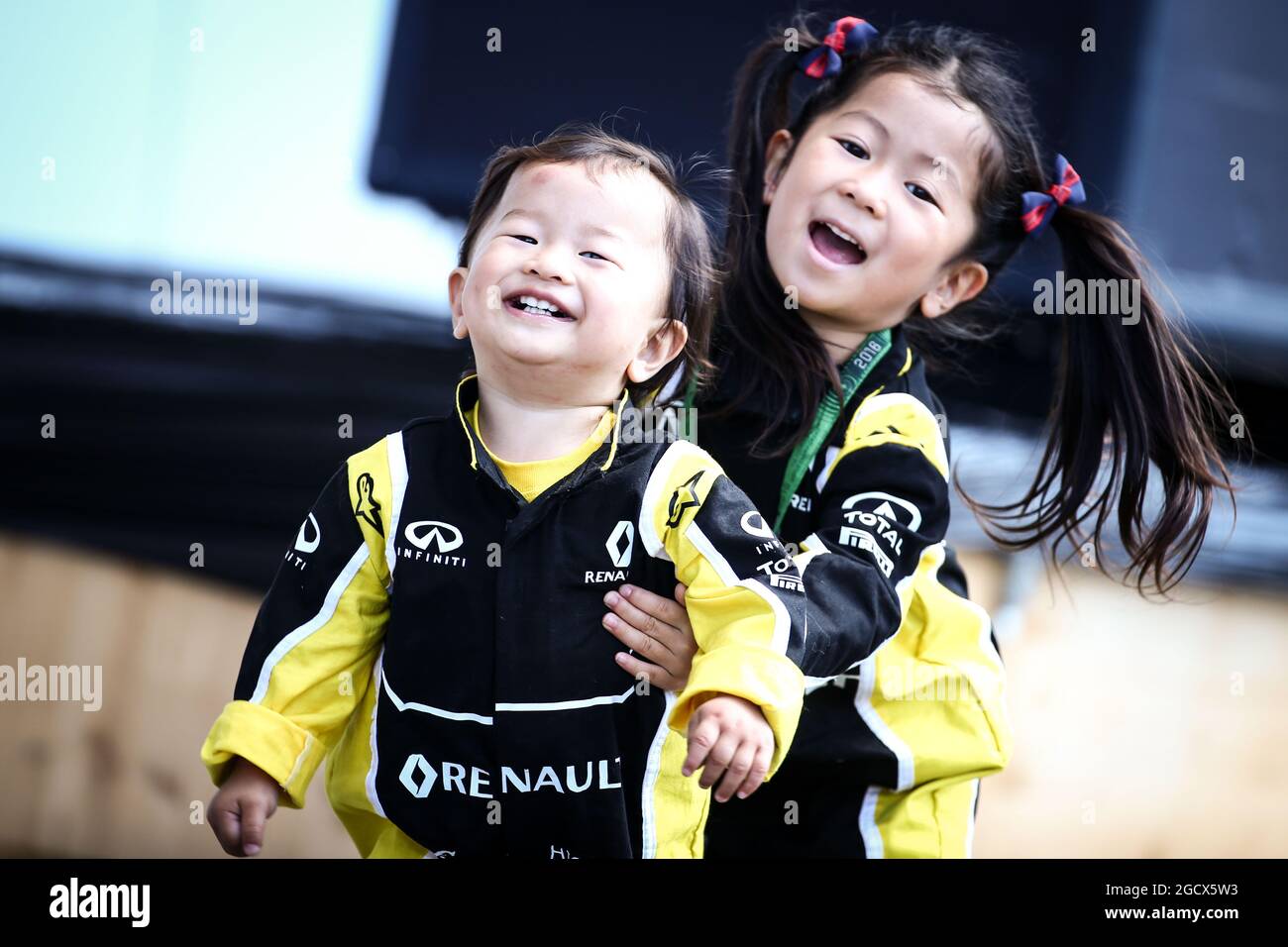 Junge Fans des Renault Sport F1 Teams. Großer Preis von Japan, Donnerstag, 6. Oktober 2016. Suzuka, Japan. Stockfoto