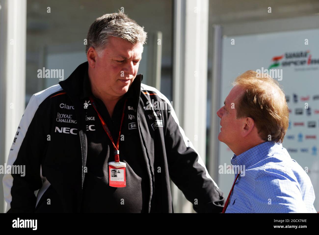 (L bis R): Otmar Szafnauer (USA) Sahara Force India F1 Chief Operational Officer mit Jonathan Palmer (GBR). Großer Preis der Vereinigten Staaten, Samstag, 22. Oktober 2016. Circuit of the Americas, Austin, Texas, USA. Stockfoto