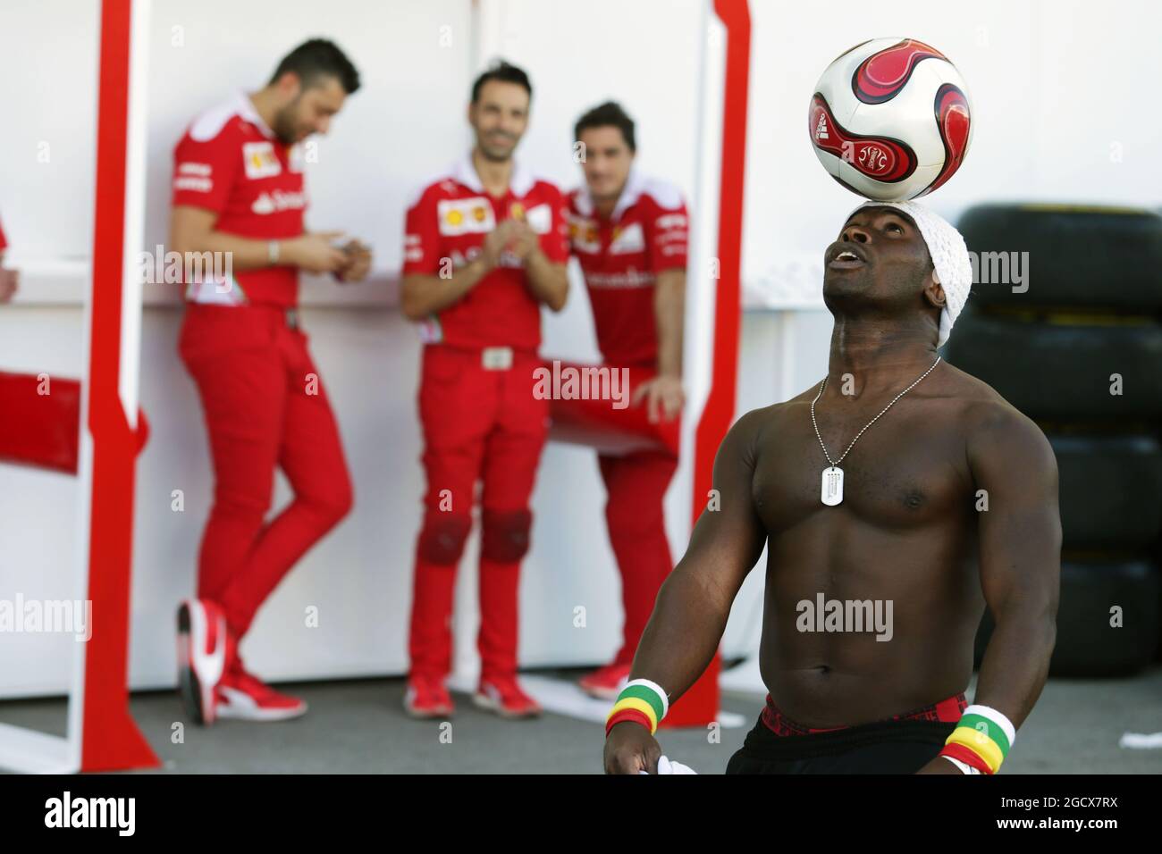 Iya Traore, Fußballfreestyle. Großer Preis der Vereinigten Staaten, Samstag, 22. Oktober 2016. Circuit of the Americas, Austin, Texas, USA. Stockfoto