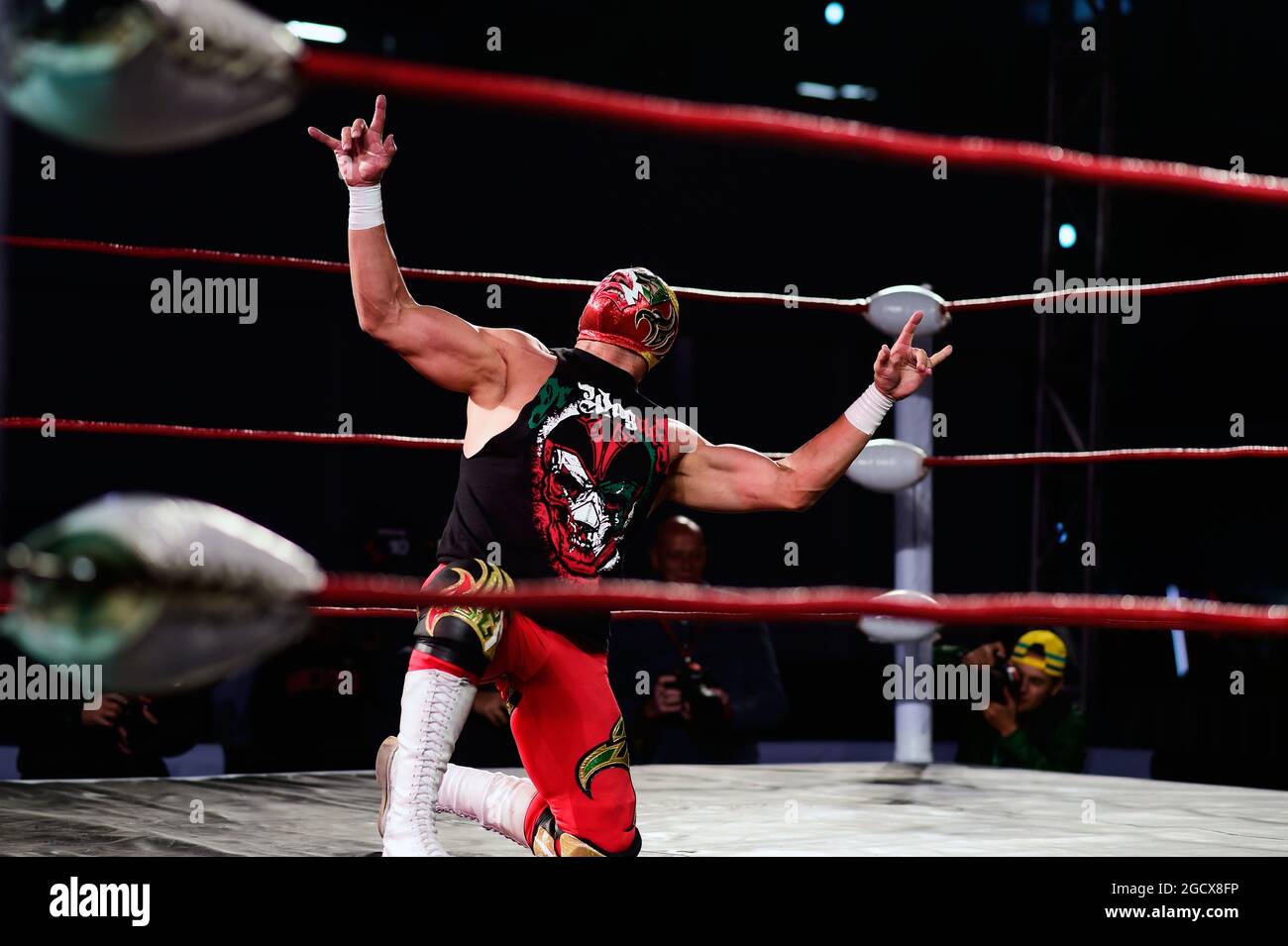 Lucha Libre kämpft im Fahrerlager. Großer Preis von Mexiko, Donnerstag, 27. Oktober 2016. Mexiko-Stadt, Mexiko. Stockfoto