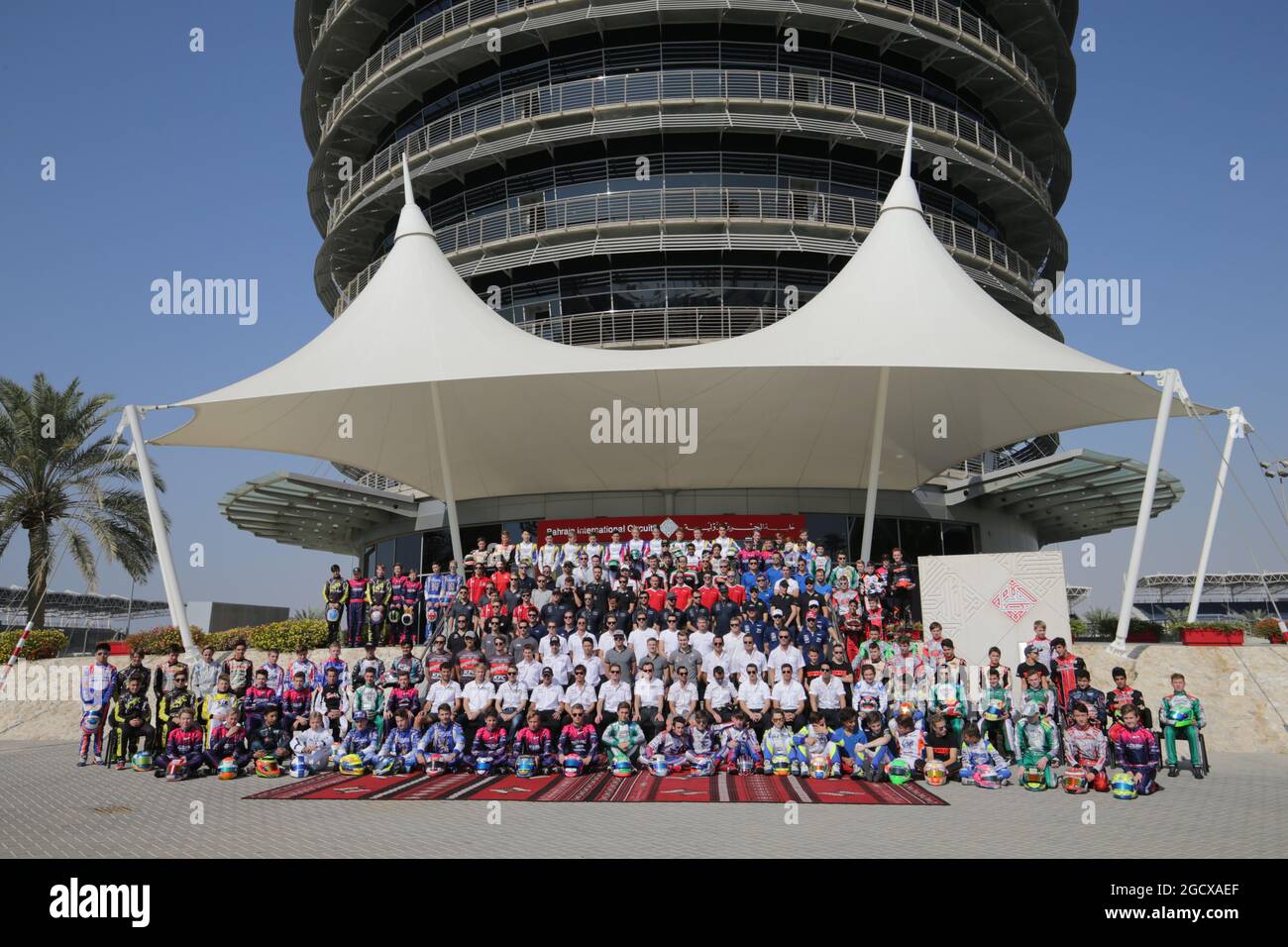 Gruppenfoto zum Saisonende. FIA-Langstrecken-Weltmeisterschaft, Runde 9, Donnerstag, 17. November 2016. Sakhir, Bahrain. Stockfoto