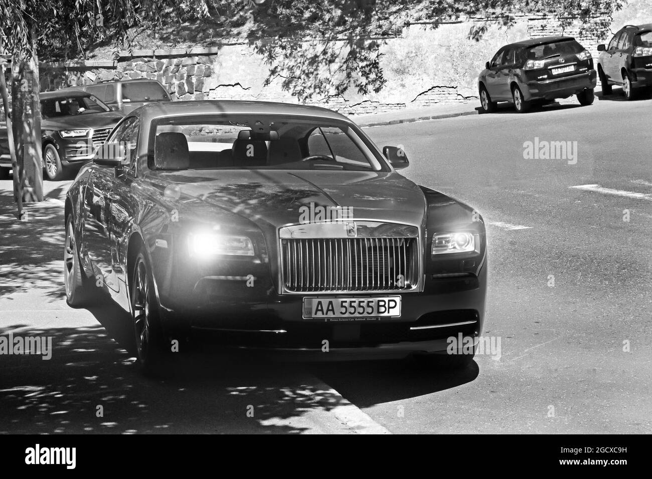 Kiew, Ukraine - 10. Juni 2017: Rolls-Royce Wraith parkte auf dem Bürgersteig Stockfoto