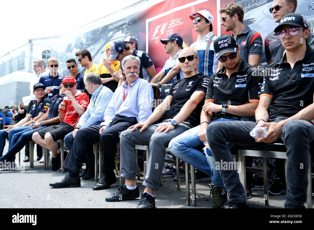 Chase Carey (USA) der Vorsitzende der Formel-1-Gruppe und die Fahrer feiern 50 Jahre des Großen Preises von Kanada. Großer Preis von Kanada, Sonntag, 11. Juni 2017. Montreal, Kanada. Stockfoto