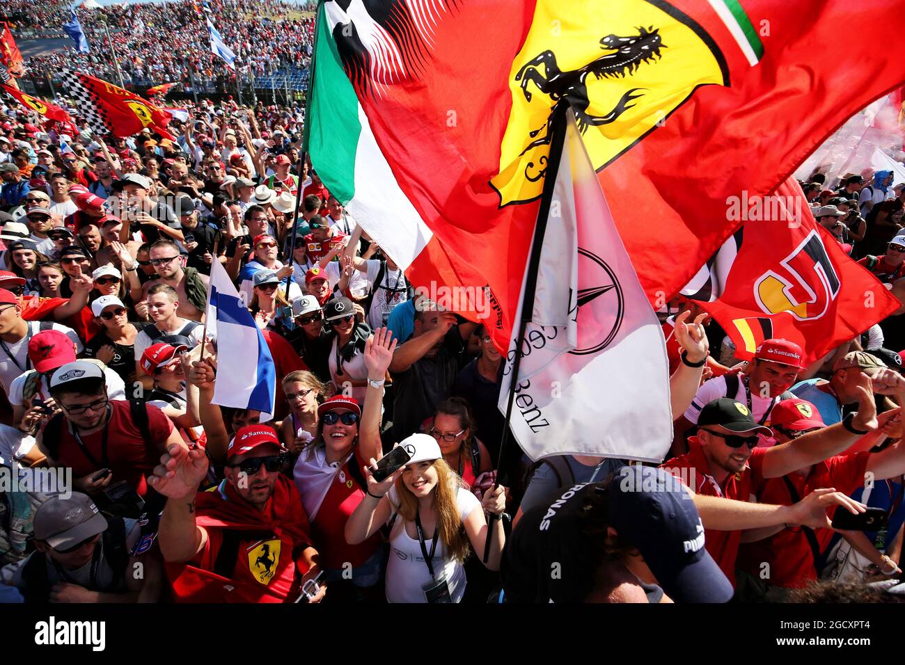 Fans auf dem Podium. Großer Preis von Ungarn, Sonntag, 30. Juli 2017. Budapest, Ungarn. Stockfoto