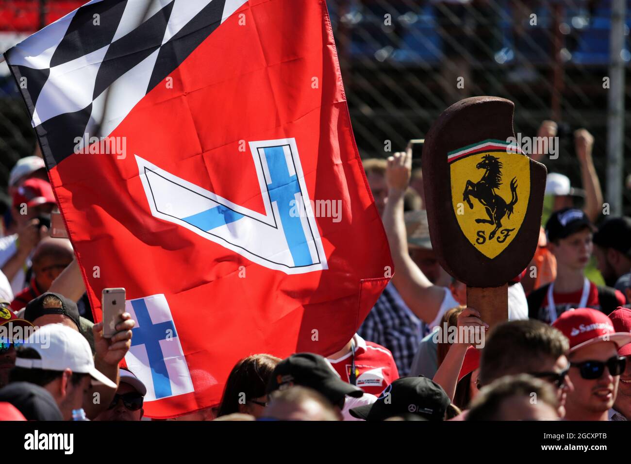 Fans auf dem Podium. Großer Preis von Ungarn, Sonntag, 30. Juli 2017. Budapest, Ungarn. Stockfoto