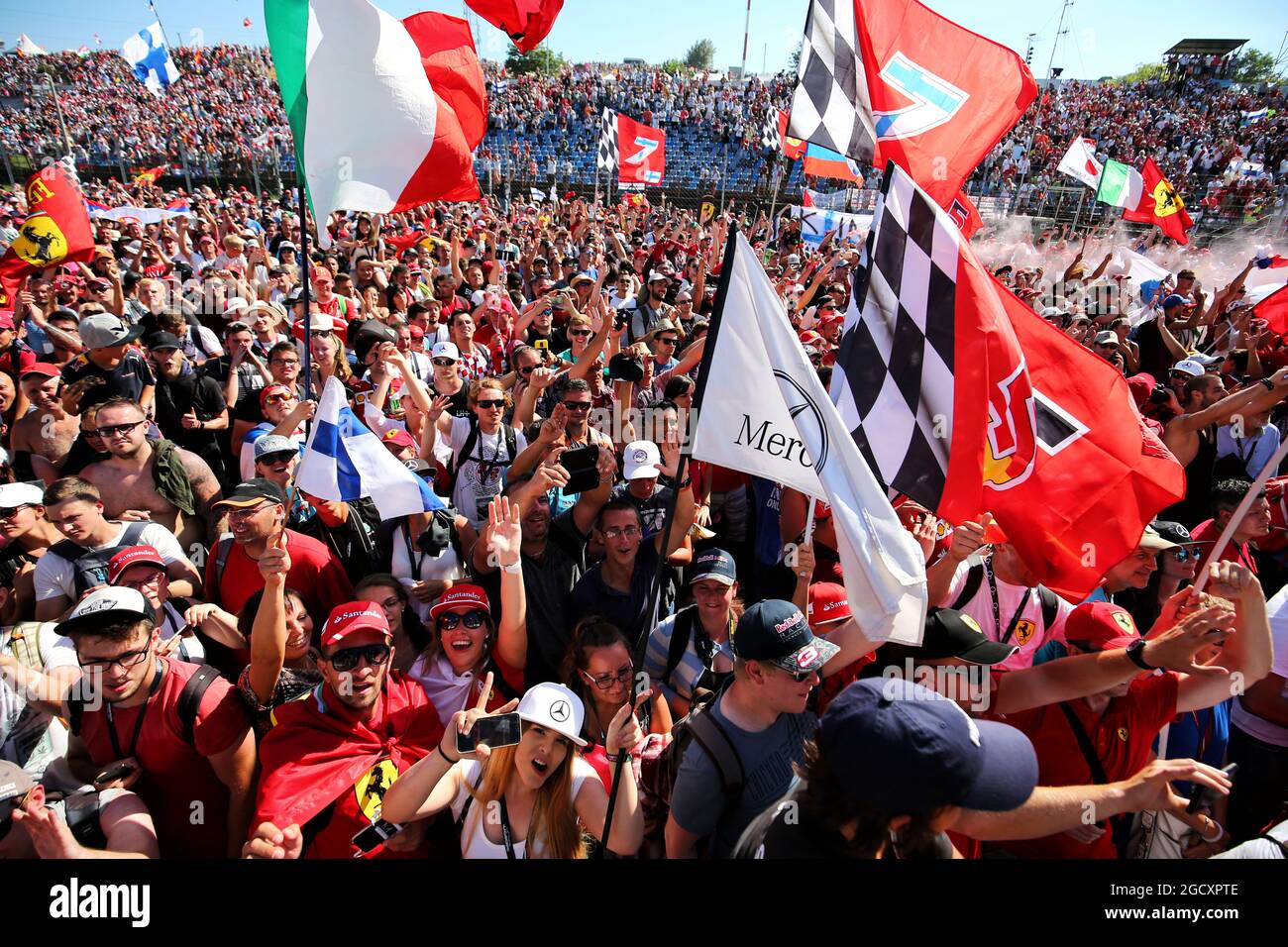 Fans auf dem Podium. Großer Preis von Ungarn, Sonntag, 30. Juli 2017. Budapest, Ungarn. Stockfoto