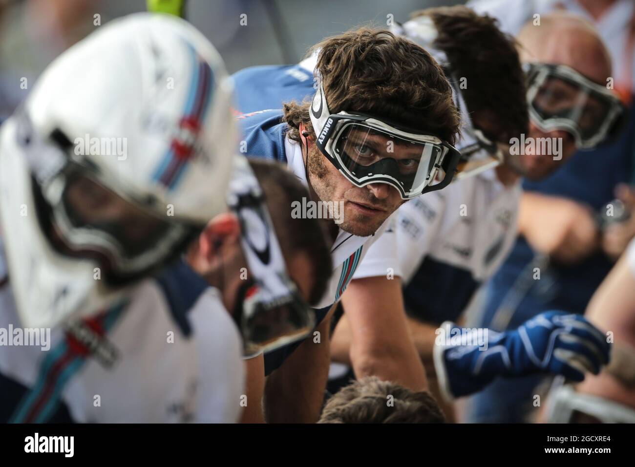 Guy Martin (GBR) Motorrad-Rennfahrer und TV-Persönlichkeit übt einen Boxenstopp mit dem Williams-Team. Großer Preis von Belgien, Freitag, 25. August 2017. Spa-Francorchamps, Belgien. Stockfoto