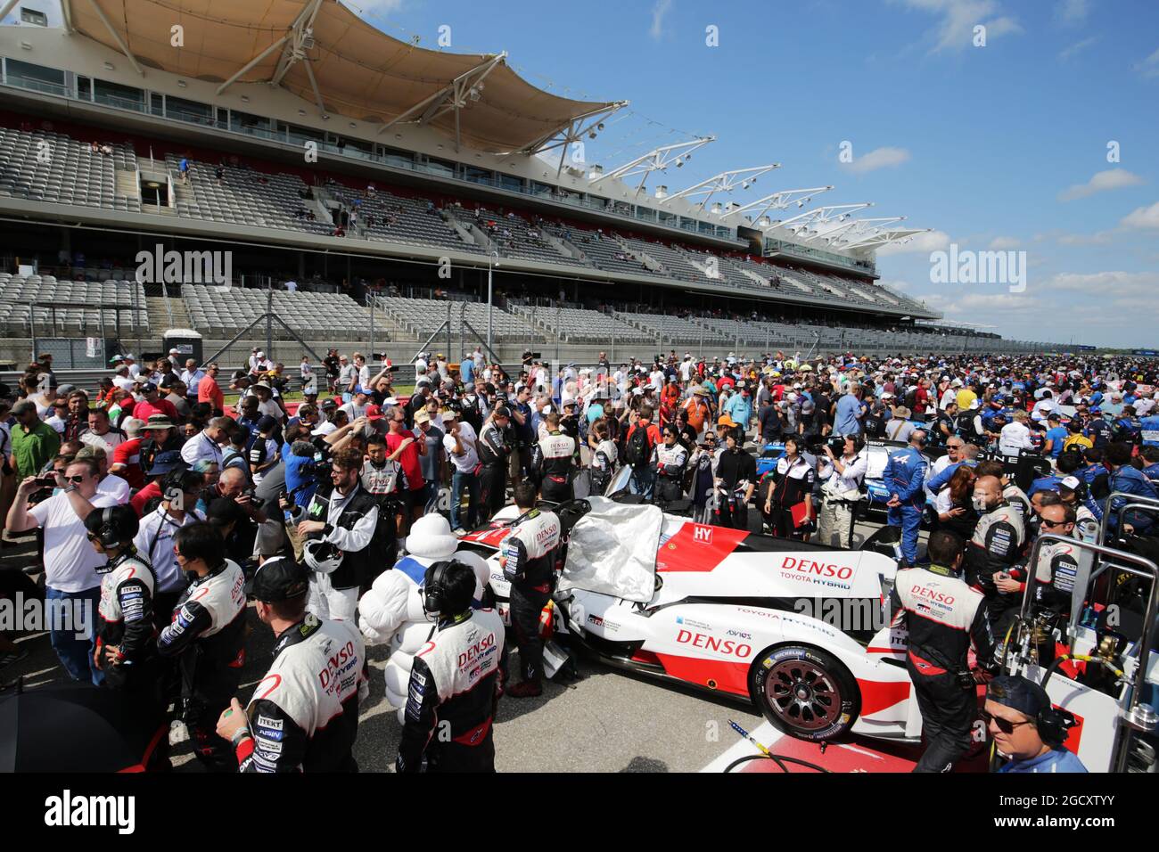 Mike Conway (GBR) / Kamui Kobayashi (JPN) / Jose Maria Lopez (ARG) #07 Toyota Gazoo Racing Toyota TS050 Hybrid am Start. FIA-Langstrecken-Weltmeisterschaft, Rd 6, 6 Stunden Rennstrecke der Amerikas. Samstag, 16. September 2017. Austin, Texas, USA. Stockfoto