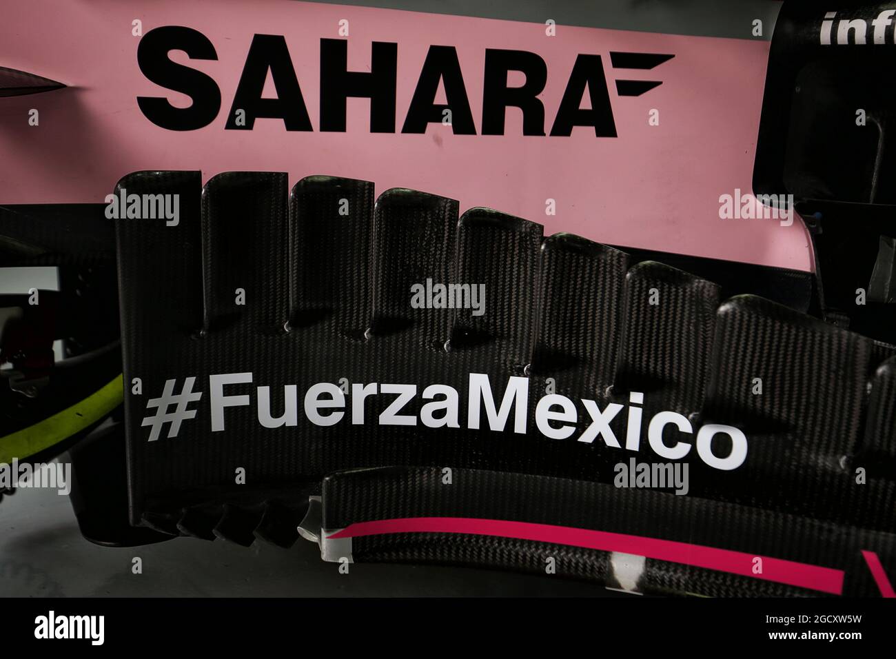 Die Sahara Force India F1 VJM10 zeigt Unterstützung für die Opfer der Erdbeben in Mexiko-Stadt. Großer Preis von Malaysia, Donnerstag, 28. September 2017. Sepang, Kuala Lumpur, Malaysia. Stockfoto