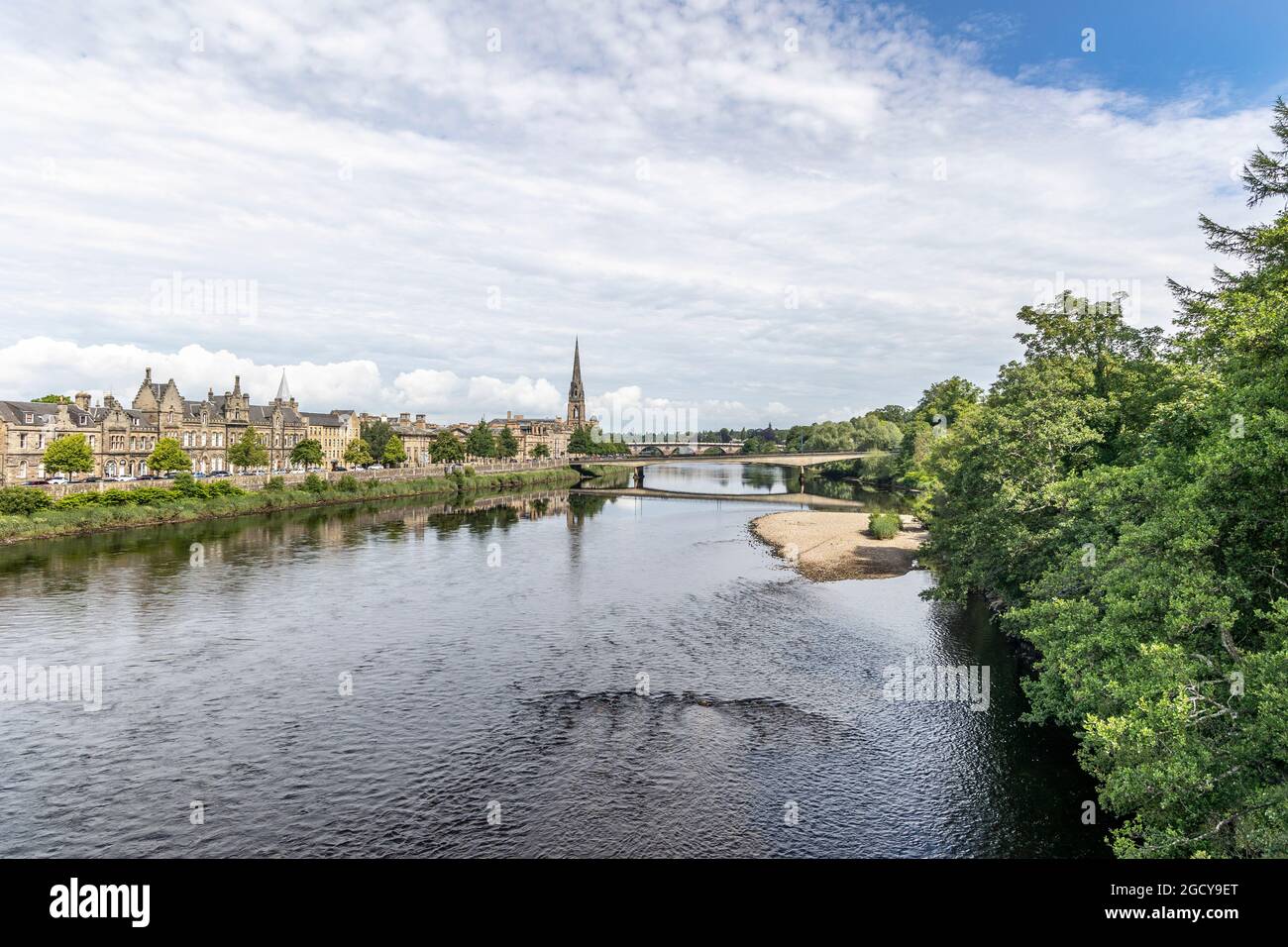 River Tay, Perth. Perth ist eine Stadt im Zentrum Schottlands, am Ufer des Flusses Tay. Es ist das Verwaltungszentrum von Perth und Kinross council Stockfoto