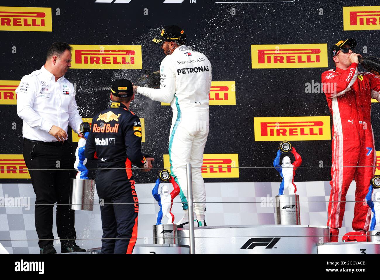 Das Podium (L bis R): Ron Meadows (GBR) Mercedes GP Team Manager; Max Verstappen (NLD) Red Bull Racing, Zweiter; Lewis Hamilton (GBR) Mercedes AMG F1, Rennsieger; Kimi Räikkönen (FIN) Ferrari, Dritter. Großer Preis von Frankreich, Sonntag, 24. Juni 2018. Paul Ricard, Frankreich. Stockfoto