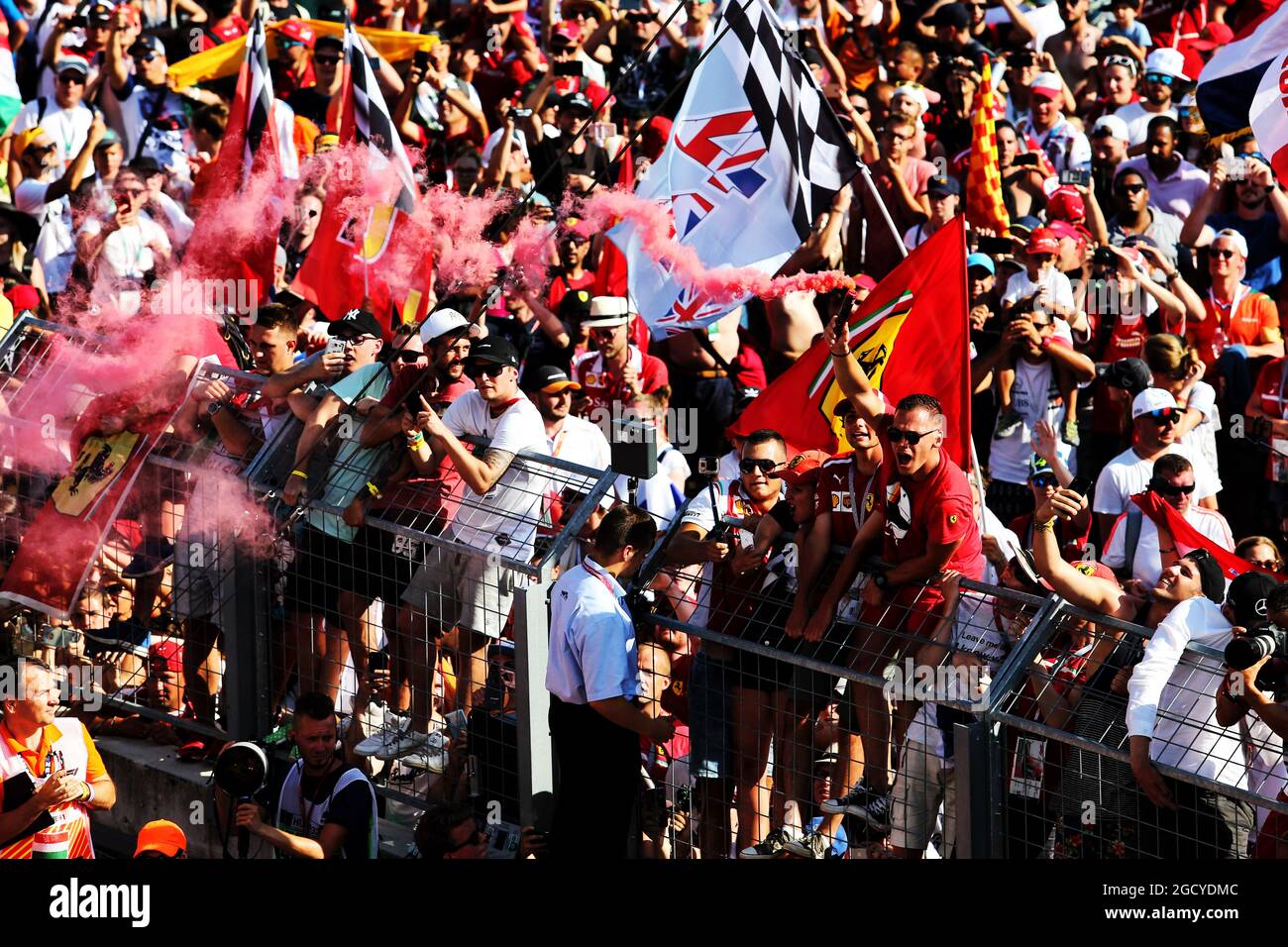Fans auf dem Podium. Großer Preis von Ungarn, Sonntag, 29. Juli 2018. Budapest, Ungarn. Stockfoto