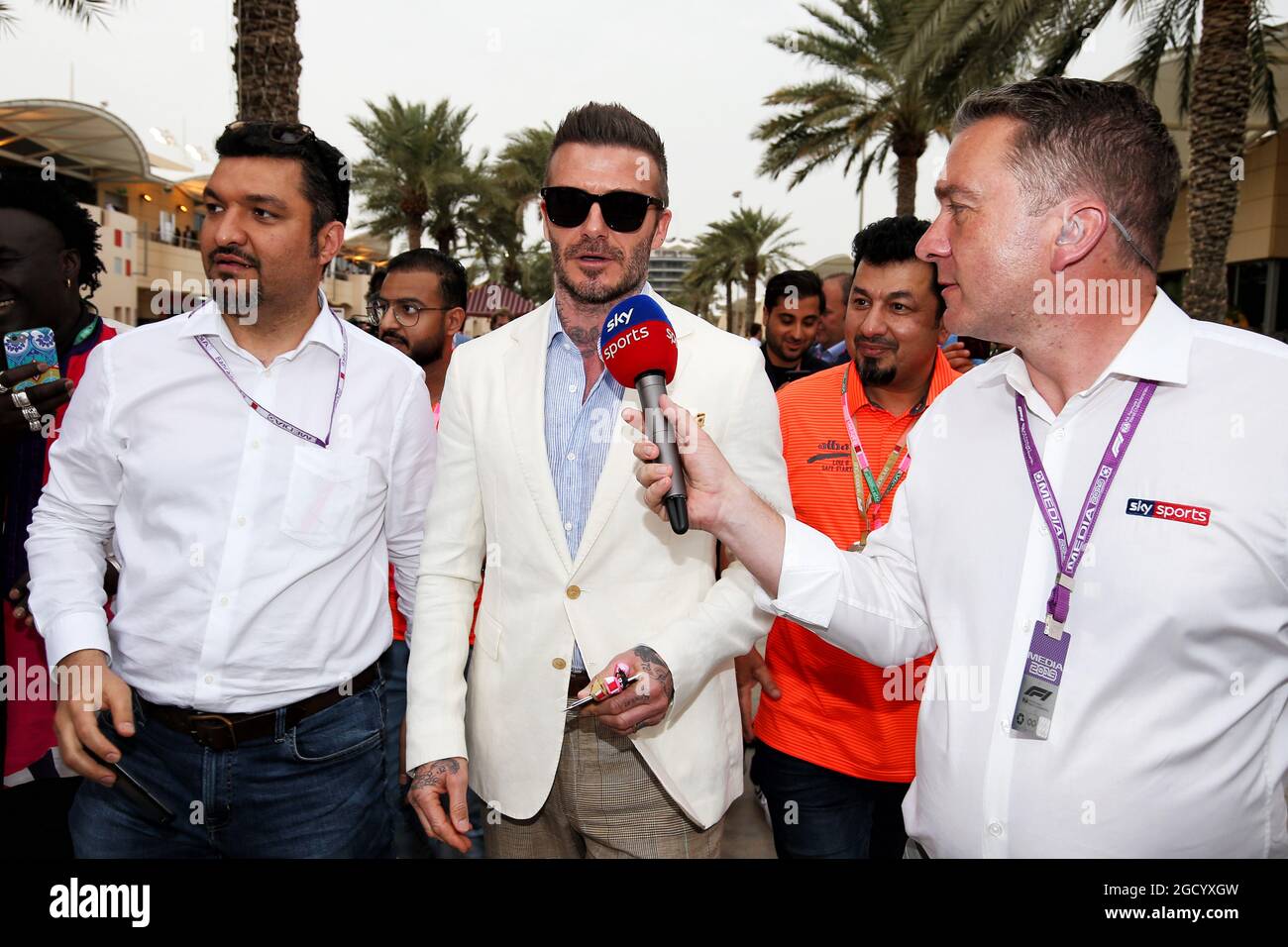 David Beckham (GBR) ehemaliger Fußballspieler mit Craig Slater (GBR) Sky F1 Reporter. Großer Preis von Bahrain, Sonntag, 31. März 2019. Sakhir, Bahrain. Stockfoto