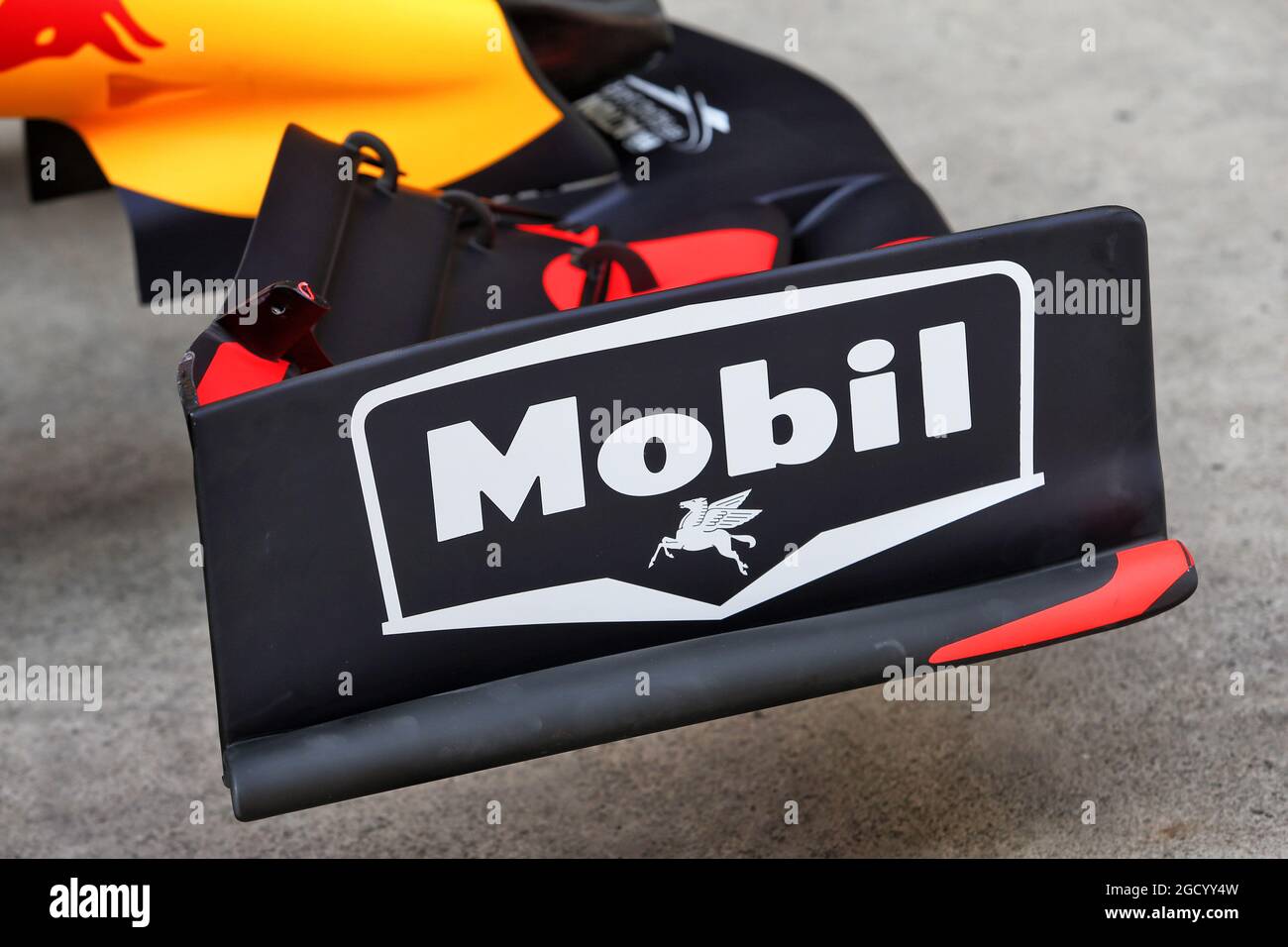 Red Bull Racing RB15 Frontflügel - Retro-Logo zur Feier von 1000 F1-Rennen mit Esso und Mobil. Großer Preis von China, Donnerstag, 11. April 2019. Shanghai, China. Stockfoto