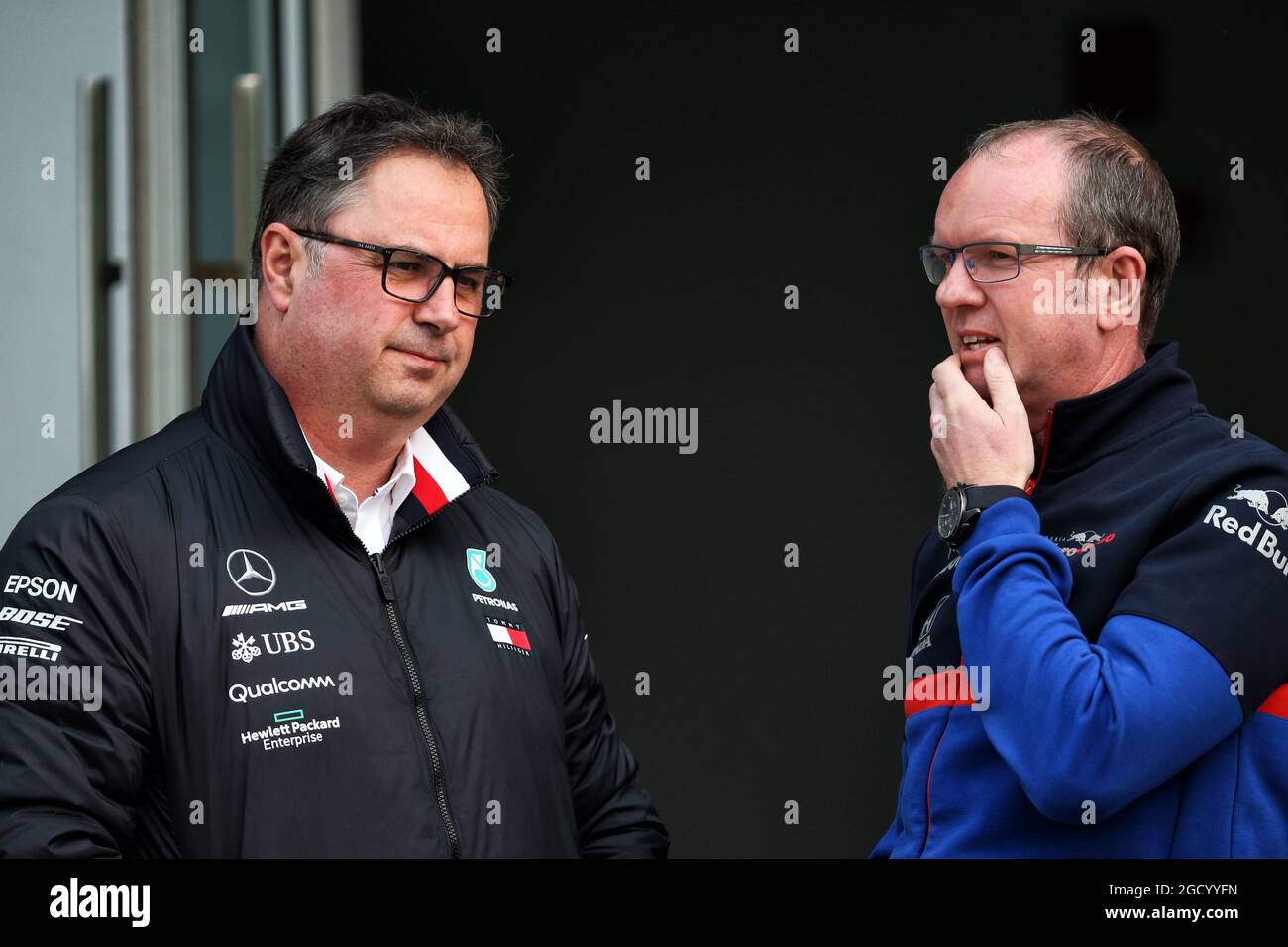 Ron Meadows (GBR) Mercedes GP Team Manager (links). Stockfoto