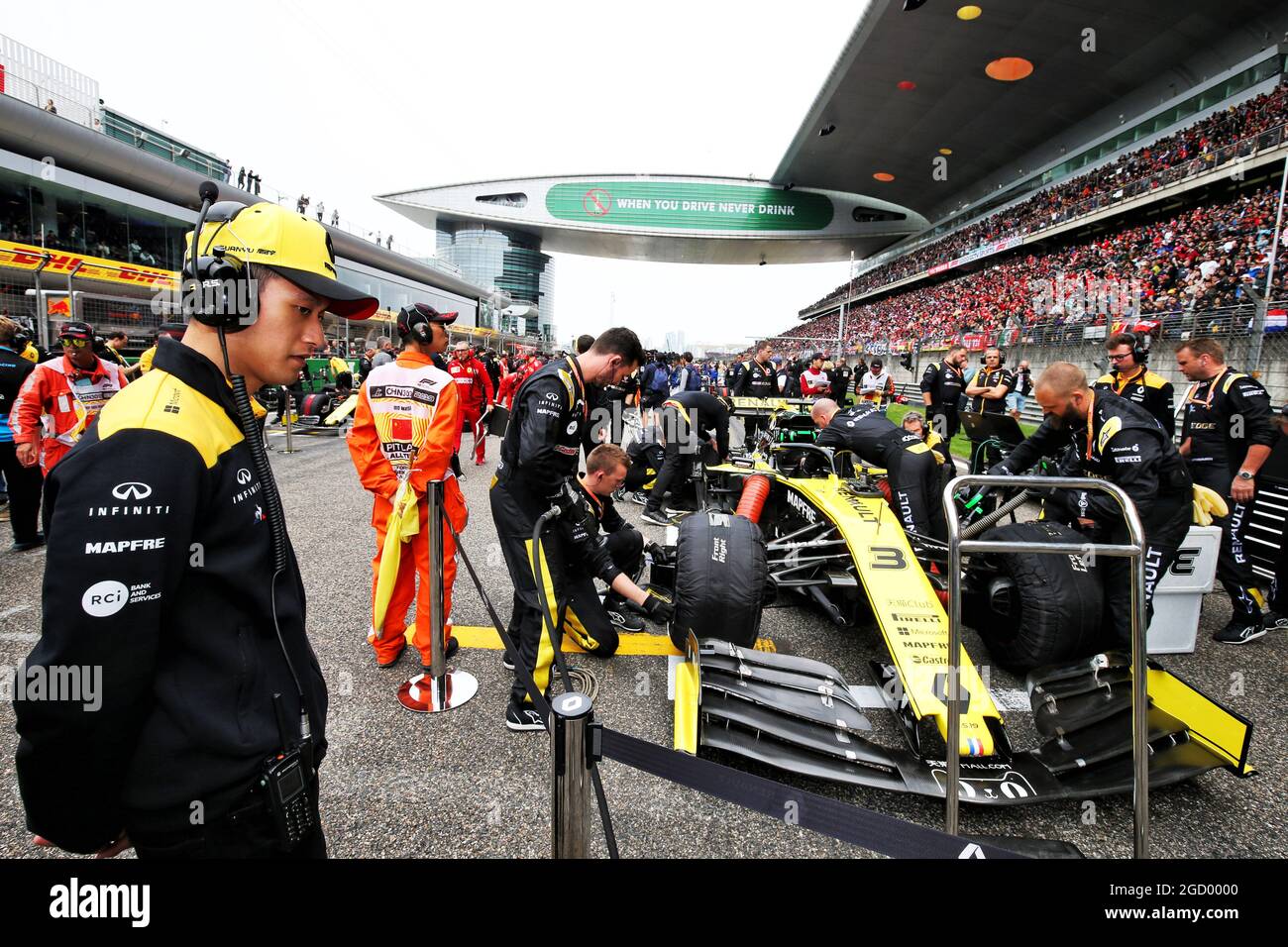 Guanyu Zhou (CHN) Renault F1 Team Test- und Entwicklungstreiber am Start. Großer Preis von China, Sonntag, 14. April 2019. Shanghai, China. Stockfoto