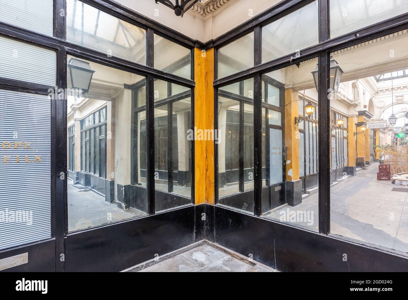 Perspektiven in der Galerie Saint-Marc in Paris Stockfoto