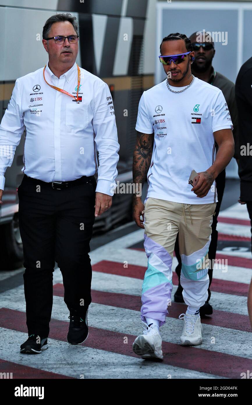 (L bis R): Ron Meadows (GBR) Mercedes GP Team Manager mit Lewis Hamilton (GBR) Mercedes AMG F1. Großer Preis von Frankreich, Freitag, 21. Juni 2019. Paul Ricard, Frankreich. Stockfoto