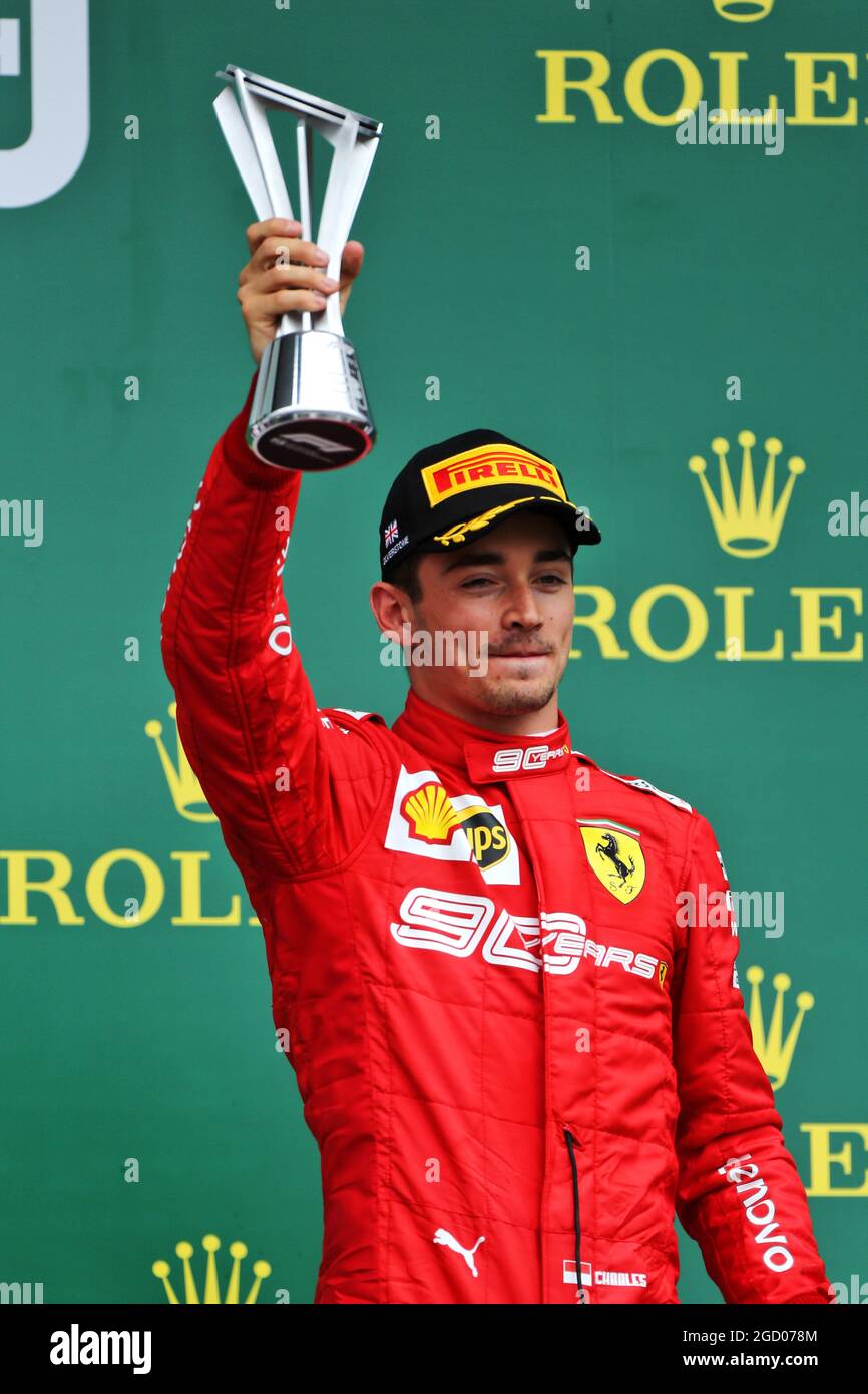 Charles Leclerc (MON) Ferrari feiert seinen dritten Platz auf dem Podium. Großer Preis von Großbritannien, Sonntag, 14. Juli 2019. Silverstone, England. Stockfoto