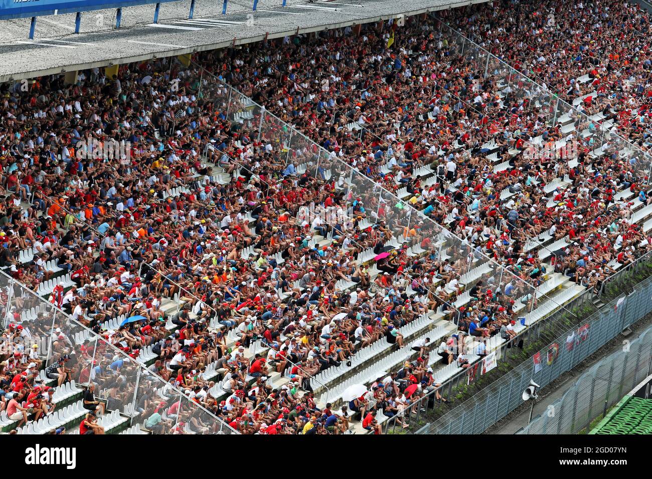 Fans in der Tribüne. Großer Preis von Deutschland, Samstag, 27. Juli 2019. Hockenheim, Deutschland. Stockfoto