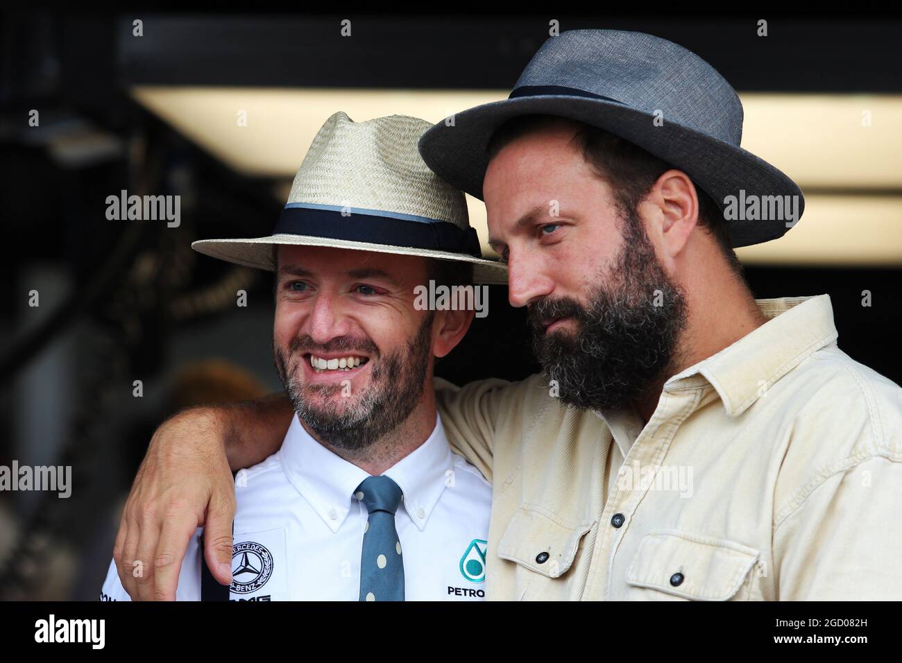 Mercedes AMG F1 trägt Vintage-Kleidung zum 125-jährigen Jubiläum im Motorsport. Großer Preis von Deutschland, Sonntag, 28. Juli 2019. Hockenheim, Deutschland. Stockfoto
