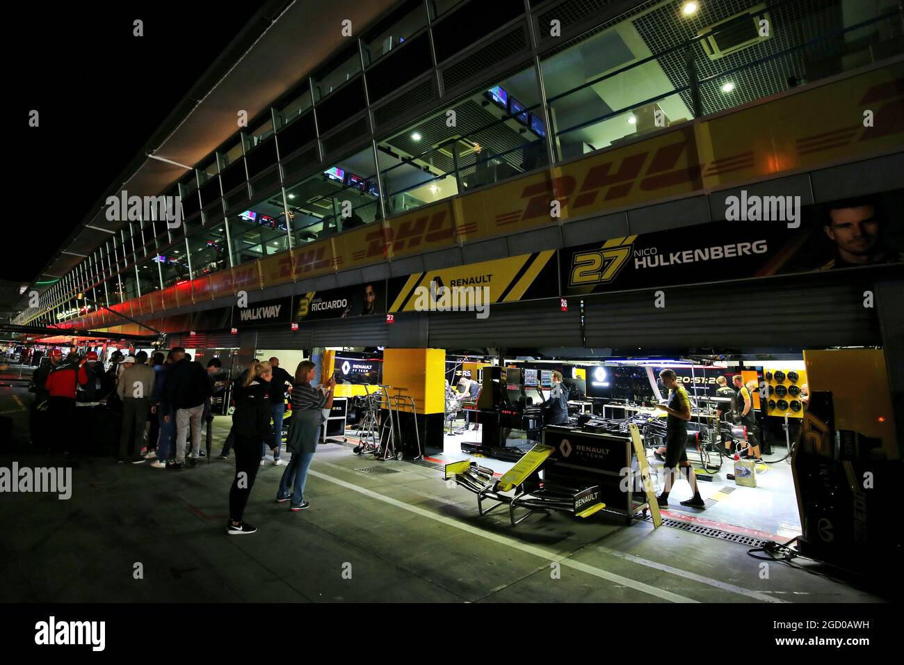 Das Renault F1 Team fährt nachts in die Box. Großer Preis von Italien, Freitag, 6. September 2019. Monza Italien. Stockfoto